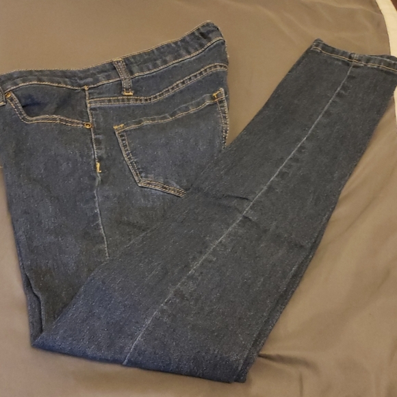 Dark Washed Jeans - Picture 2 of 3